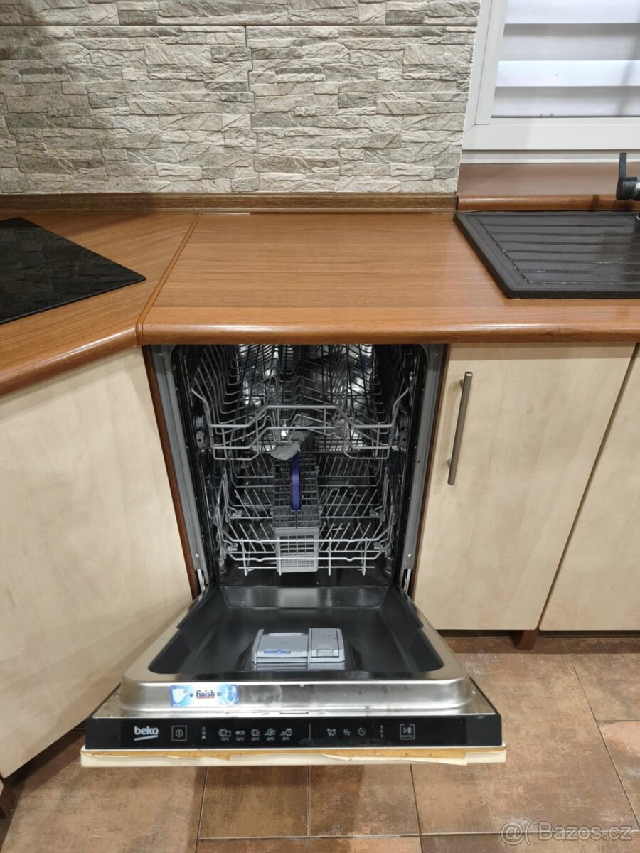 Kuchyňská linka se spotřebiči - 6