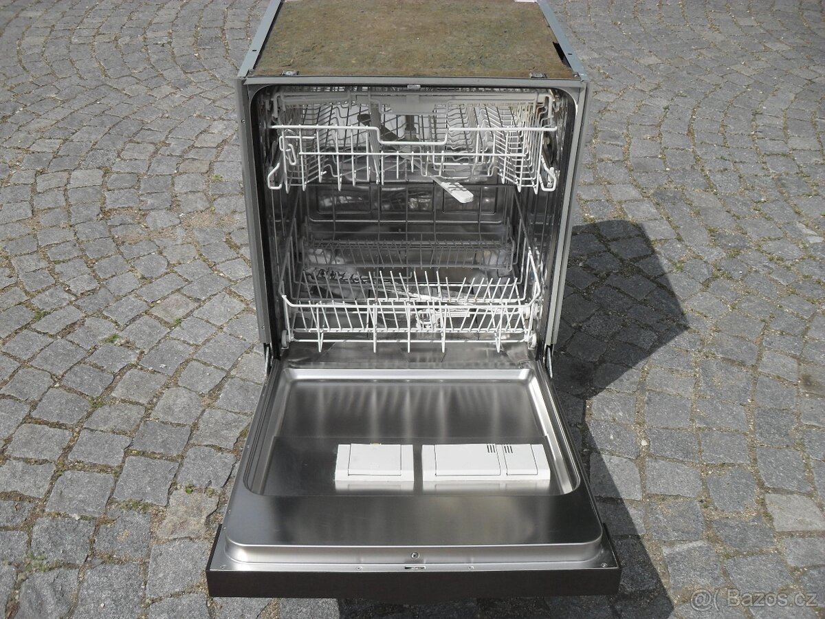 MIELE VESTAVNÁ MYČKA,PŘIHRÁDKA NA PŘÍBORY,LCD,TURBO,TOP ZNAČ - 6