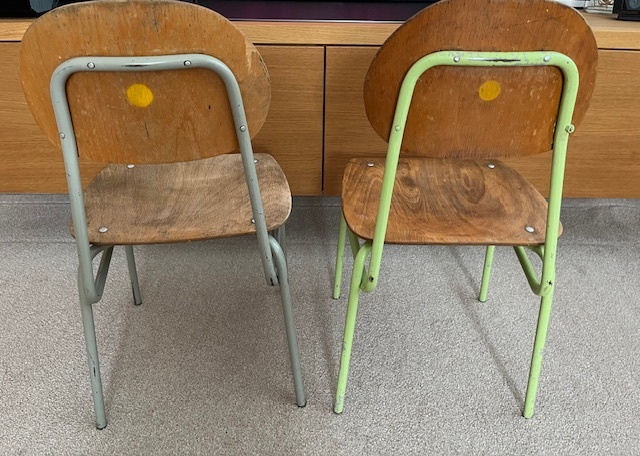 2 x stará, malá židlička - 6