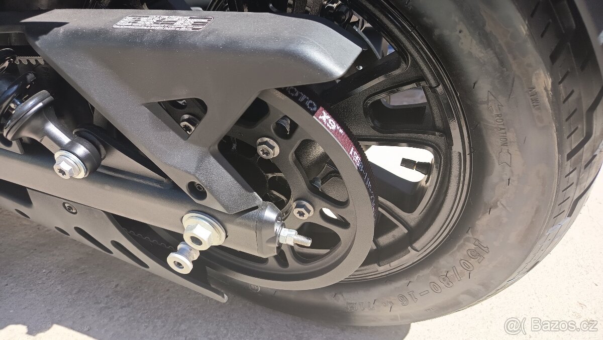 Benelli Leoncino Bobber 400 - 6