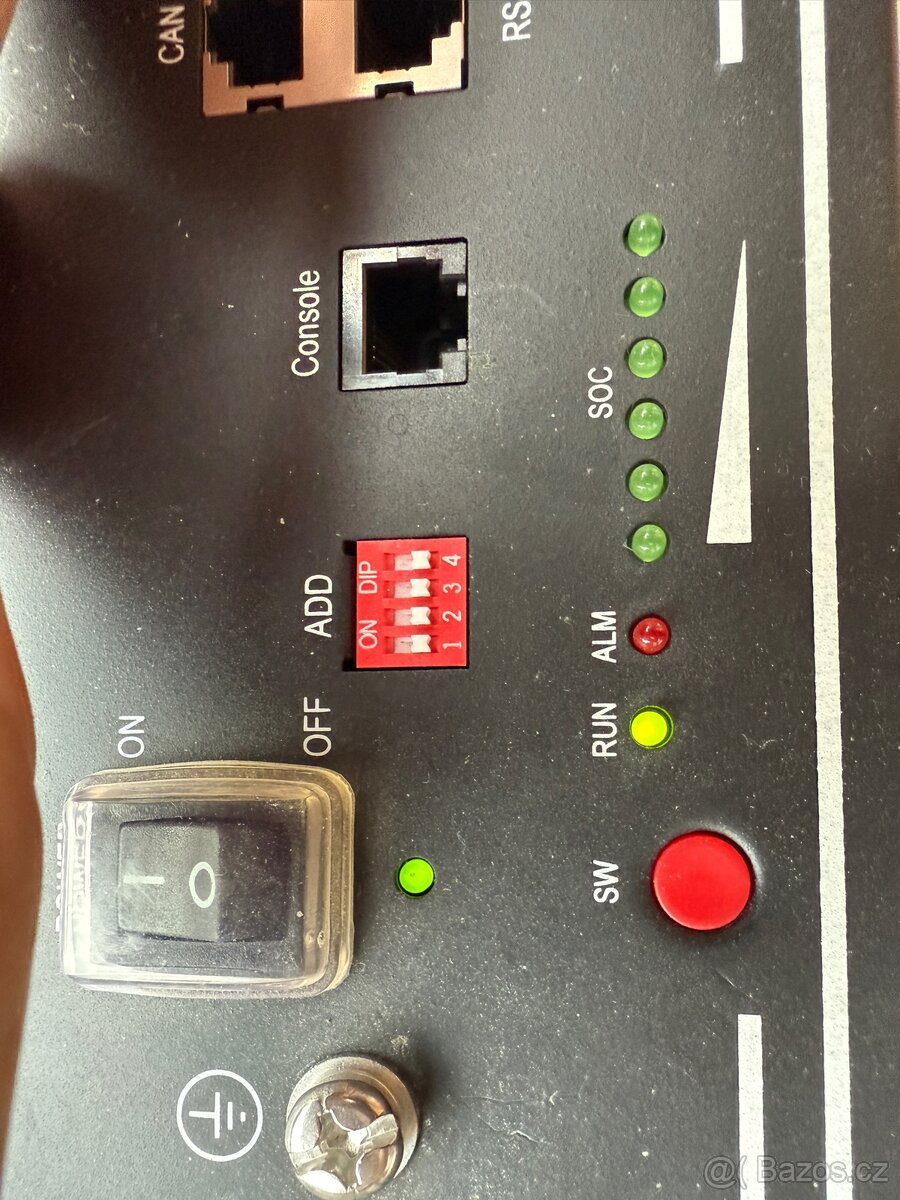 Pylontech baterie, drzaky a kabely - 6