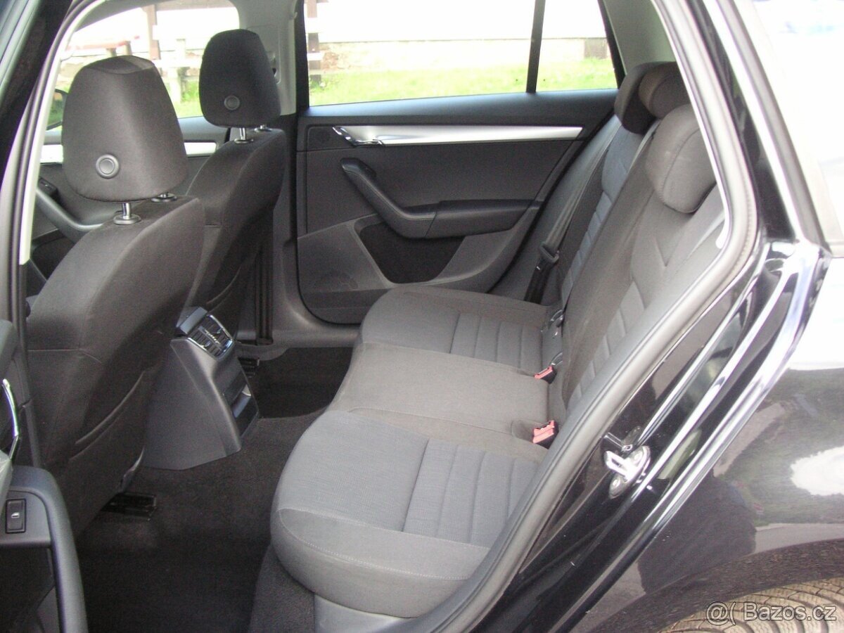 Škoda Octavia 3 Combi 2.0 TDI - Serviska - 6
