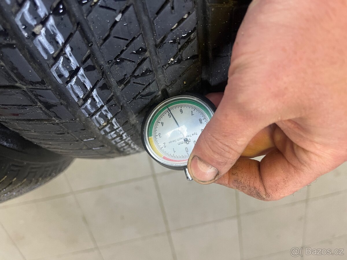 Pneu 235/55/18 - 6
