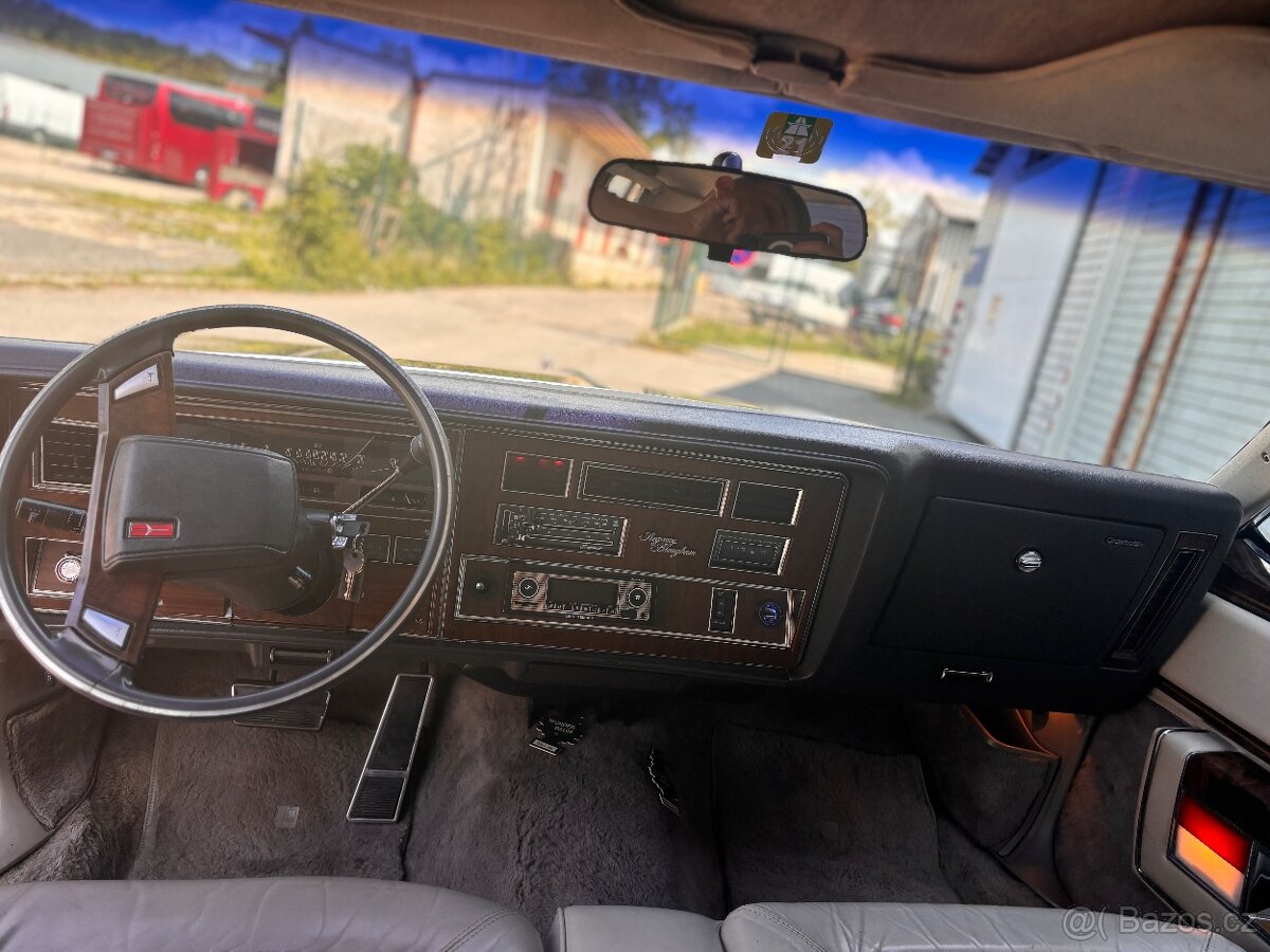Oldsmobile 98 (1983) - 6