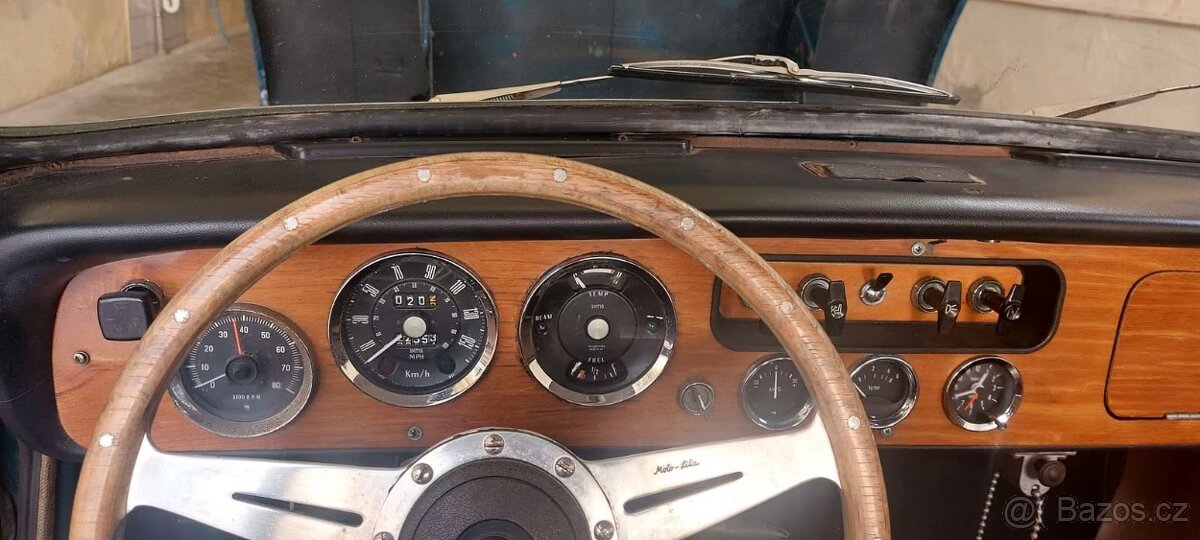 Triumph Herald 13/60 Saloon - 6