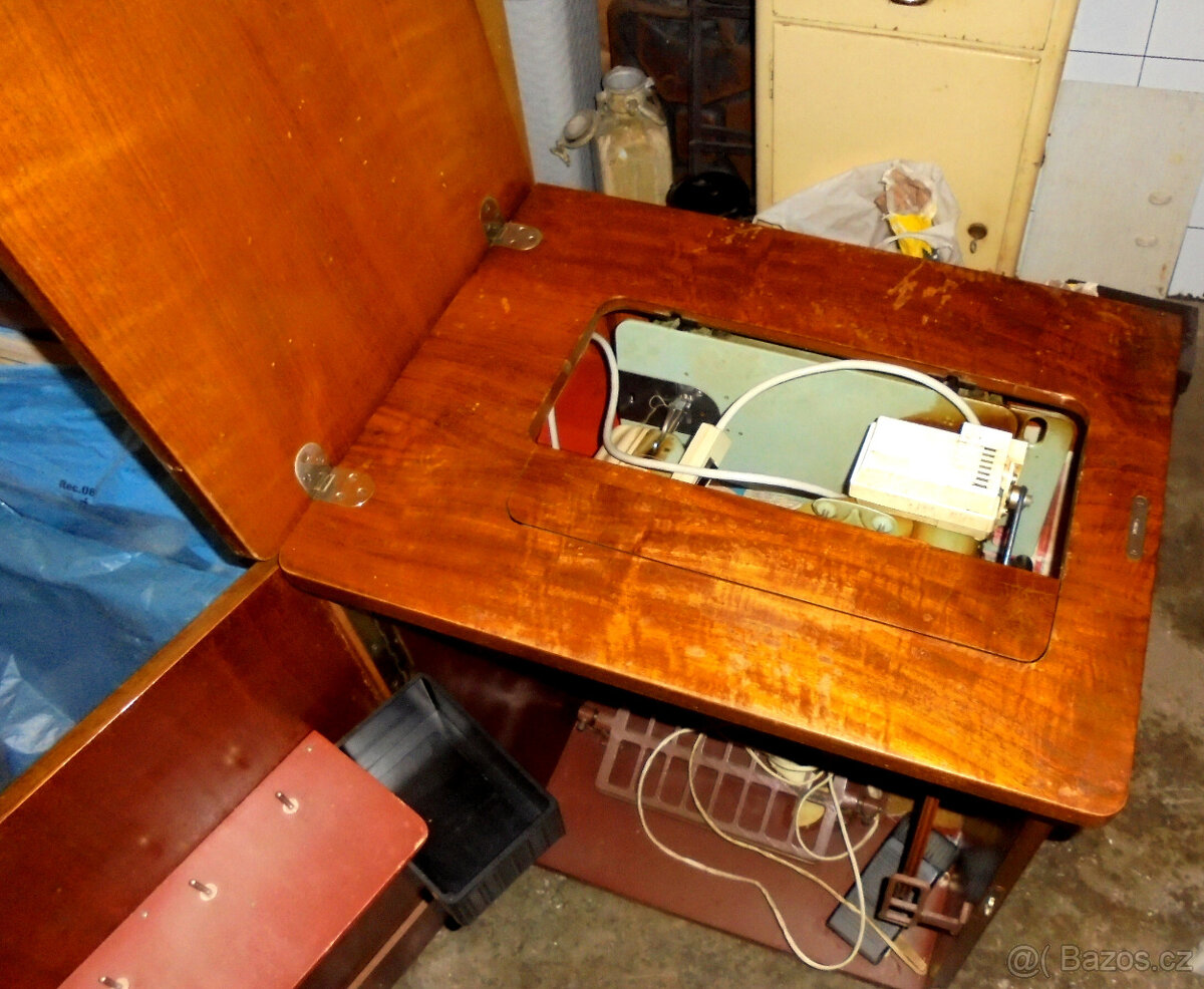 Šicí stroj Lada s elektrickým pohonem - 6