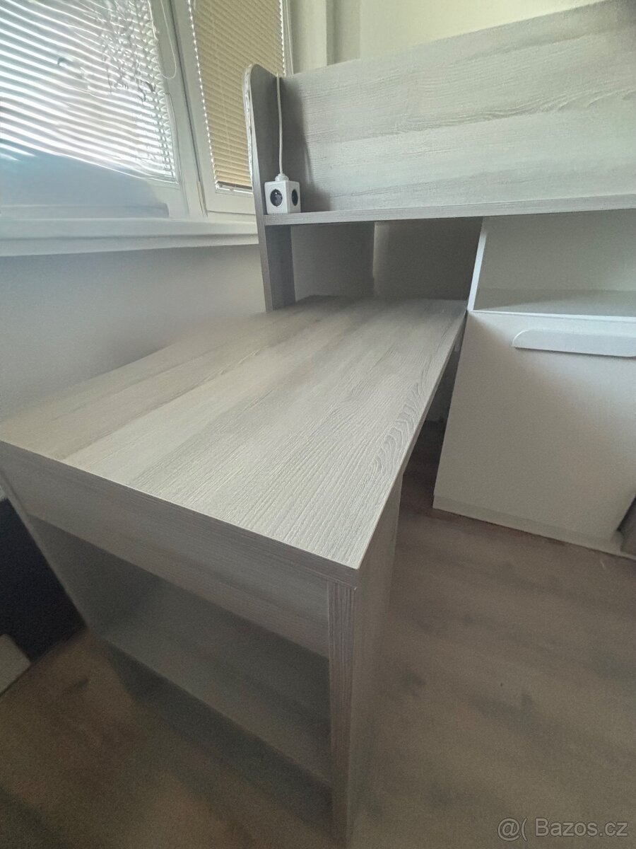 Vyvýšená postel se stolem - 6