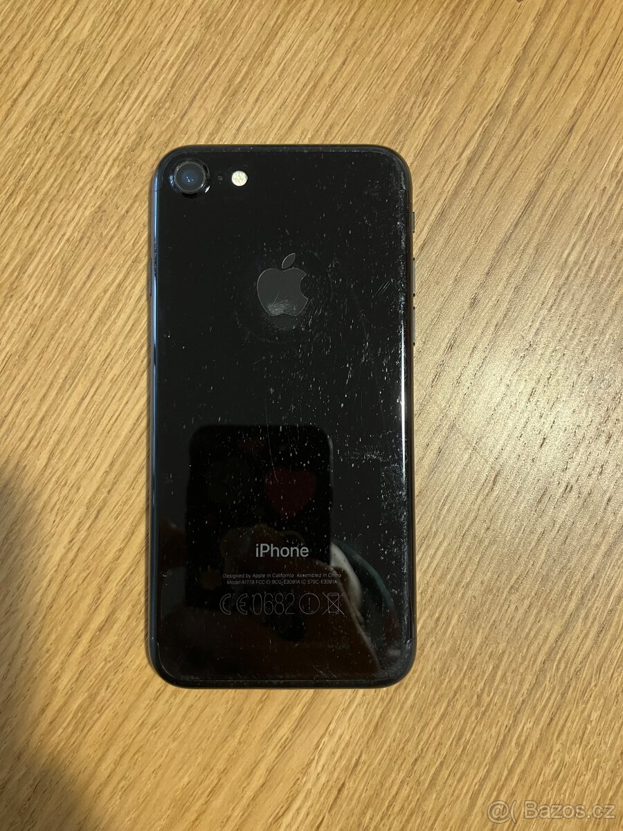 iPhone 7 - 128 GB - Spigen pouzdro - 6