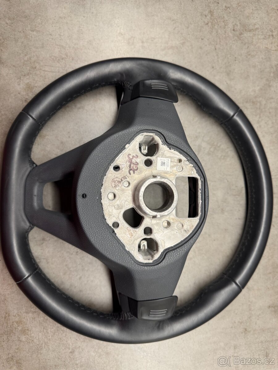 Volant VW ,F 1 pádla,travel assist TOP STAV - 6