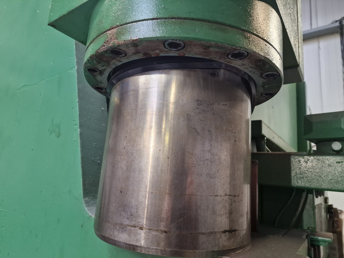 Ohraňovací lis CTO 250 A - 6