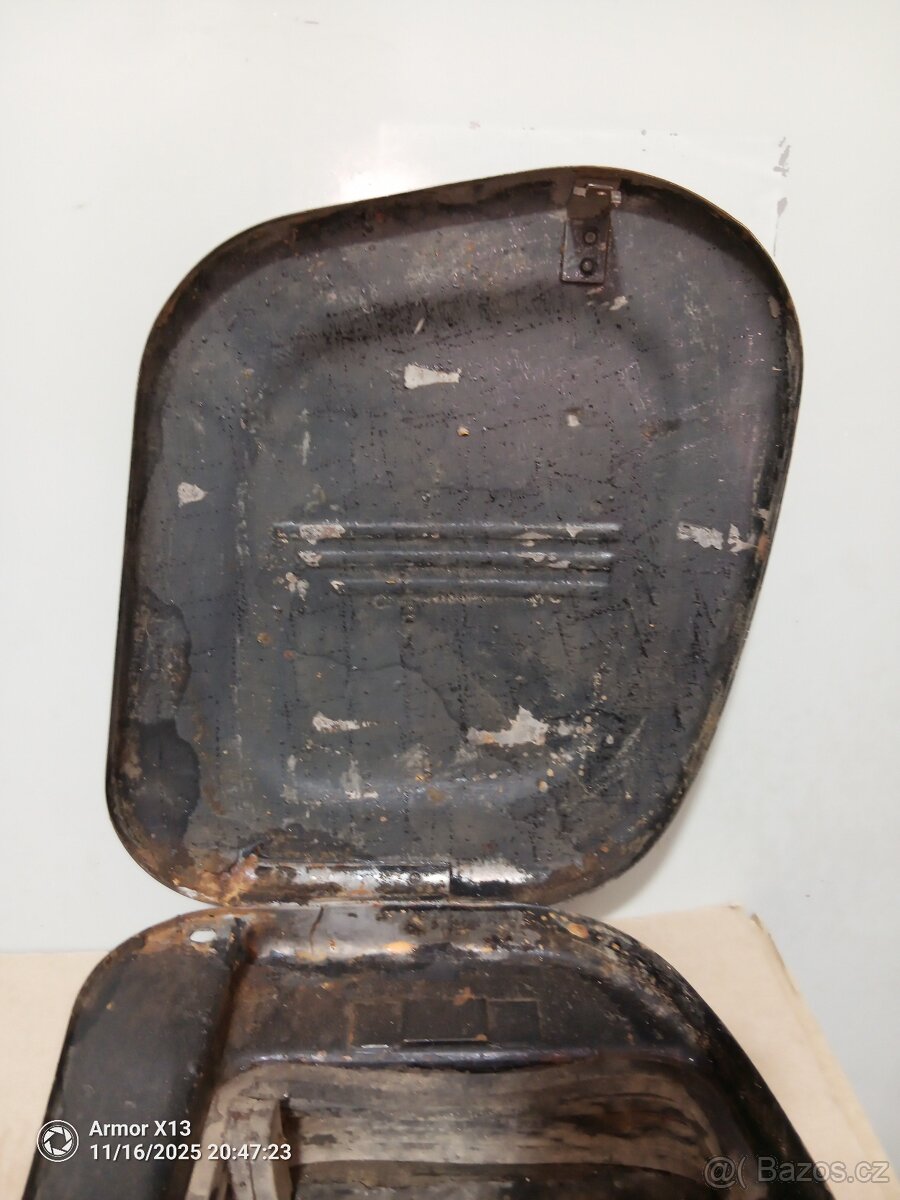 Jawa - ČZ 250, 350 kývačka, panelka bateriový kadtlík - 6