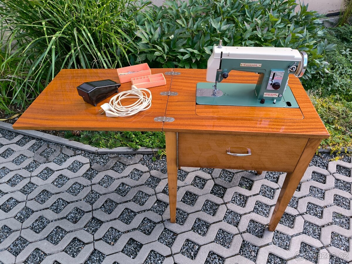 Elektrický šicí stroj Lucznik 415 TUR 2 se stolkem - 6