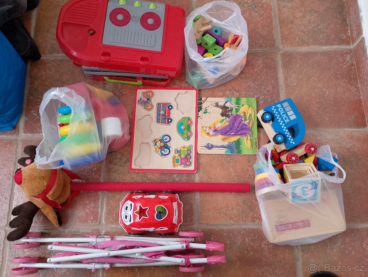 Mix různých hraček-plná krabice - 6
