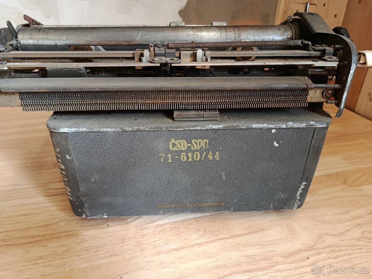Starý psací stroj - 6
