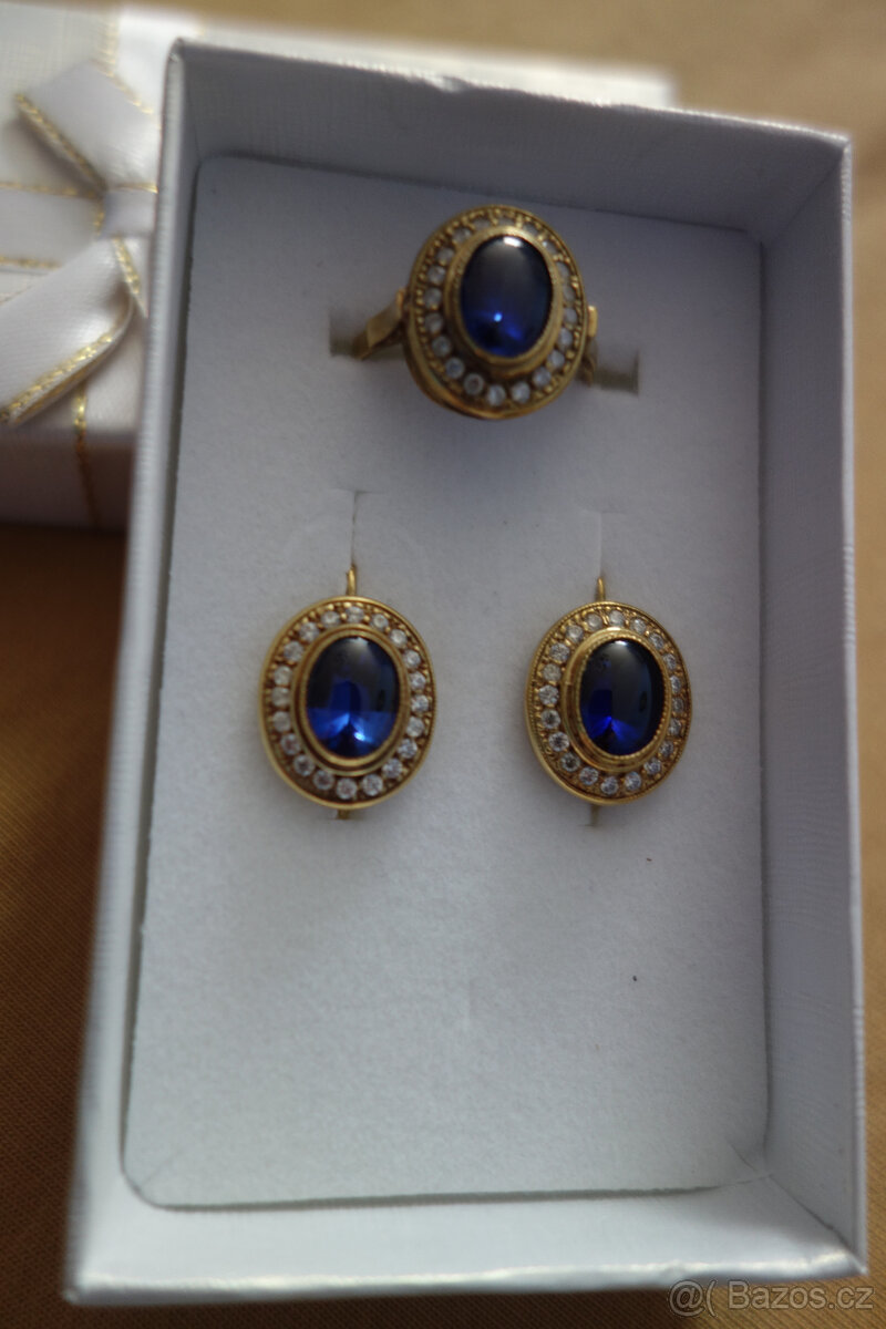 zlatá souprava se safíry prsten a naušnice - 6