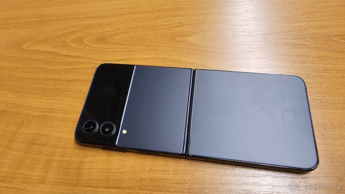 Samsung galaxy Z flip 4 - 6