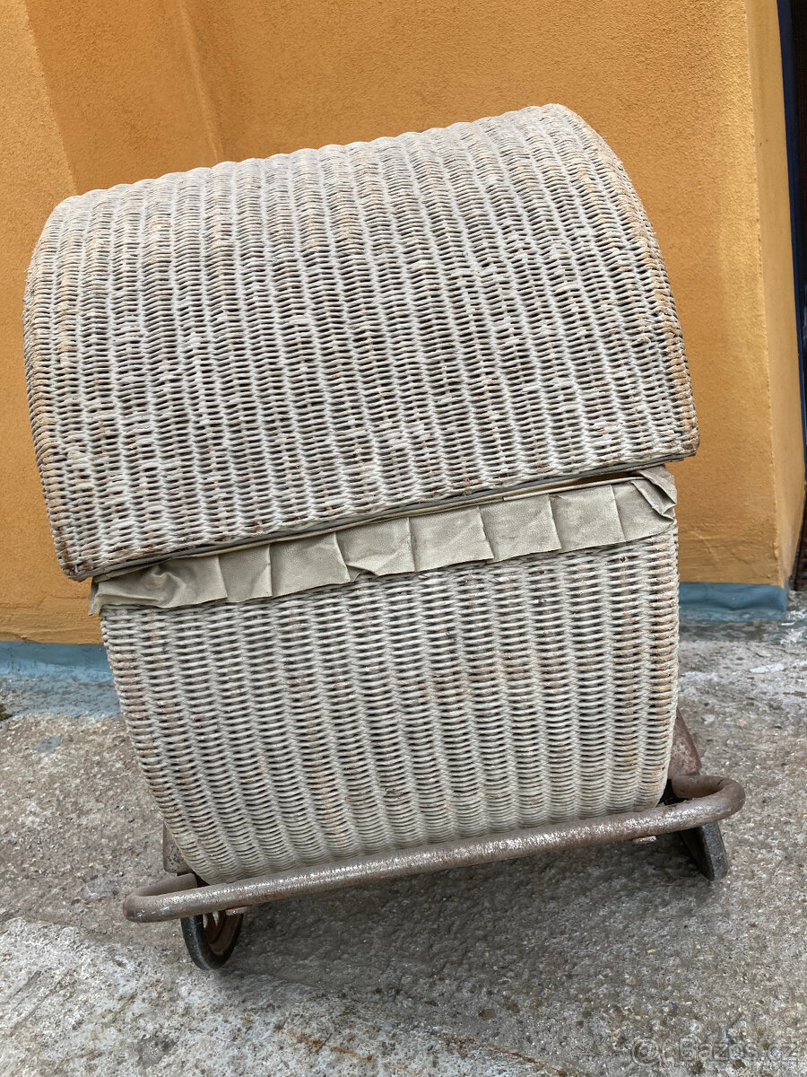 Kočárek dětský starožitný hračka za 500 kč - 6