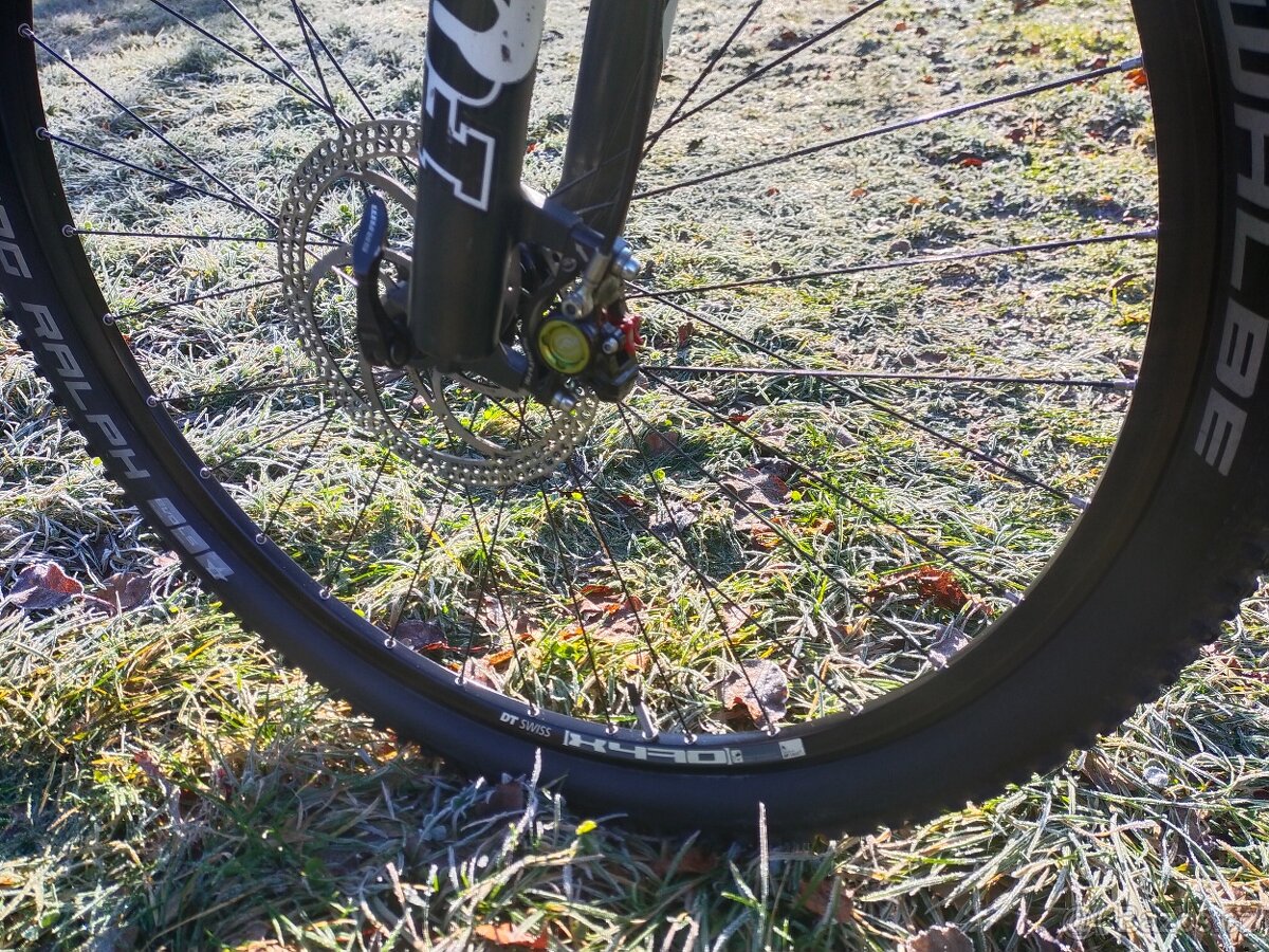 KARBONOVÉ HORSKÉ KOLO , FOX, SHIMANO XT - 6