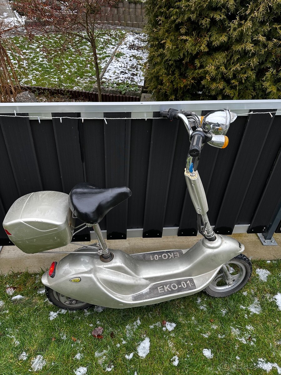 Prodám elektro skútr. - 6