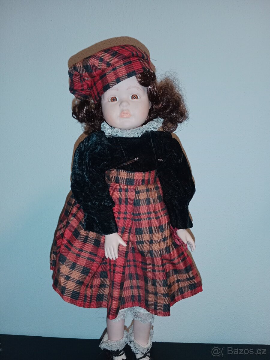 Porcelánová panenka červená 40cm - 6