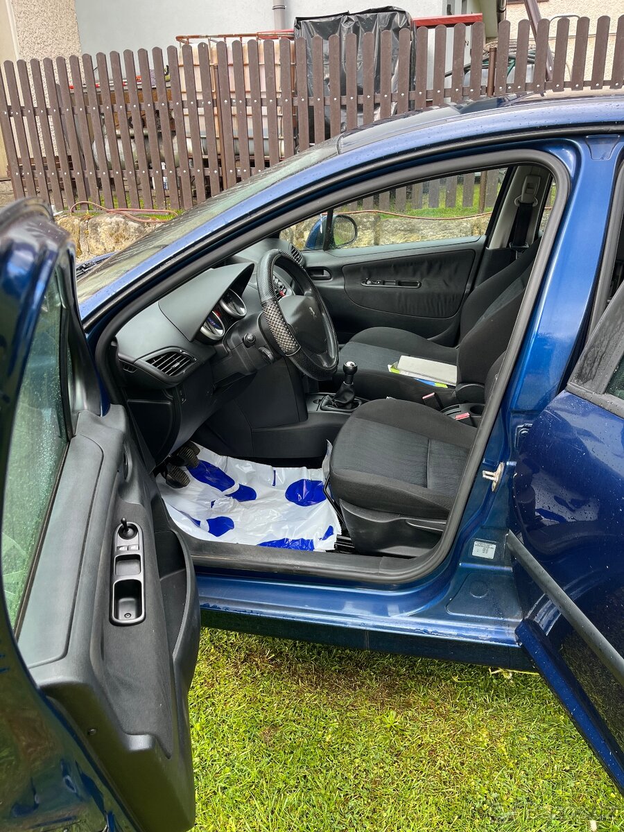 Peugeot 207 - 6