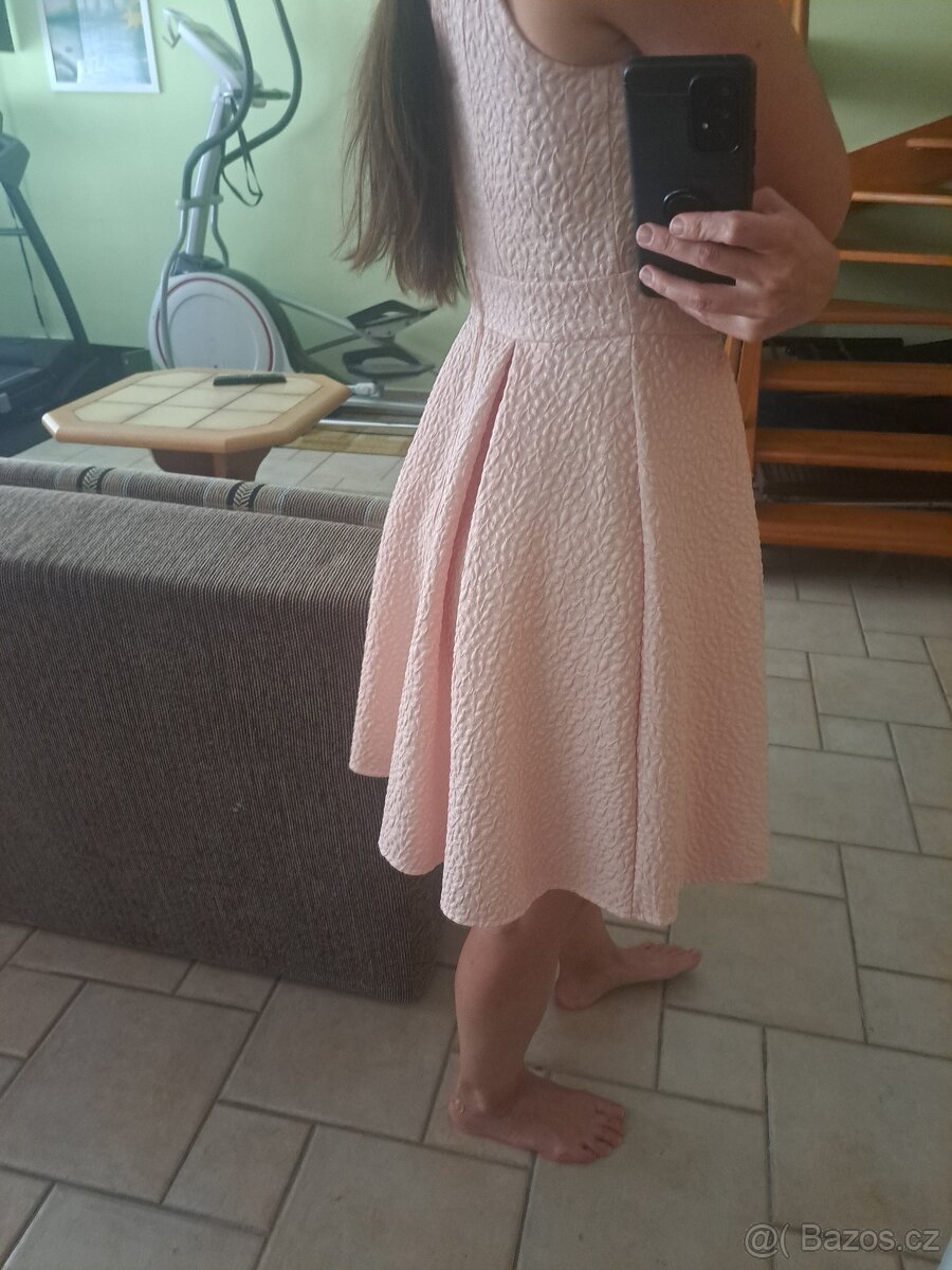 Světle růžové společenské šaty - 6