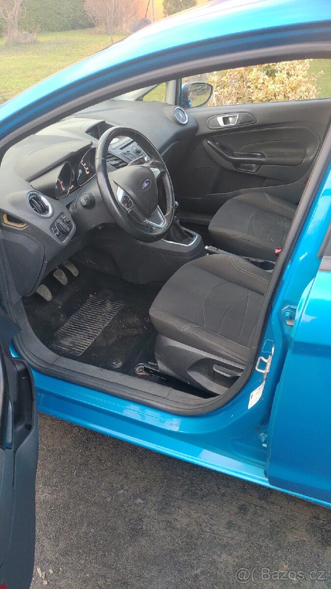 Prodám Ford Fiesta 1,25i,r.v.2014 - 6