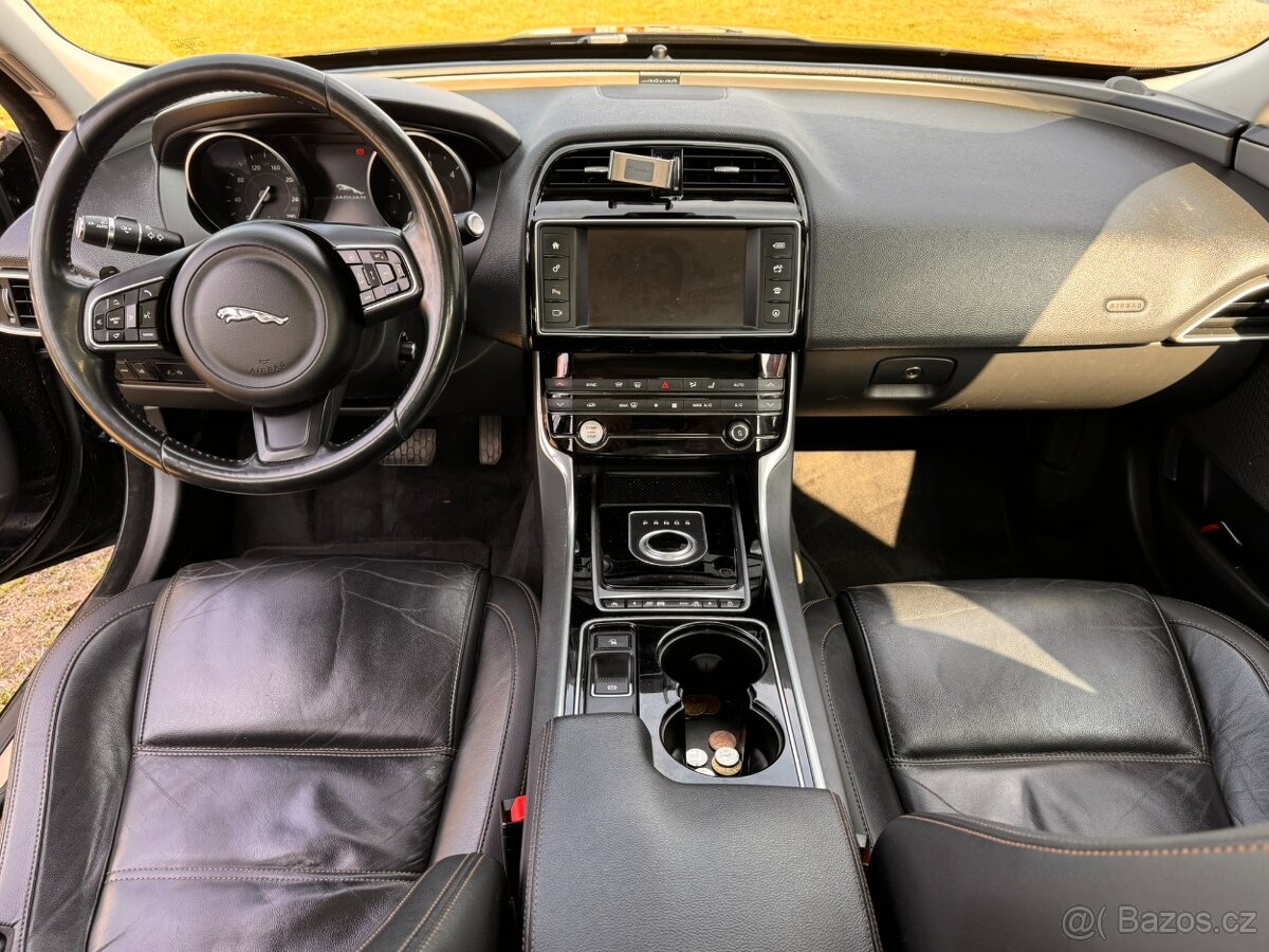 Prodám Jaguar XE 2.0D 132kw Max výbava HSE - Motor K.O. - 6