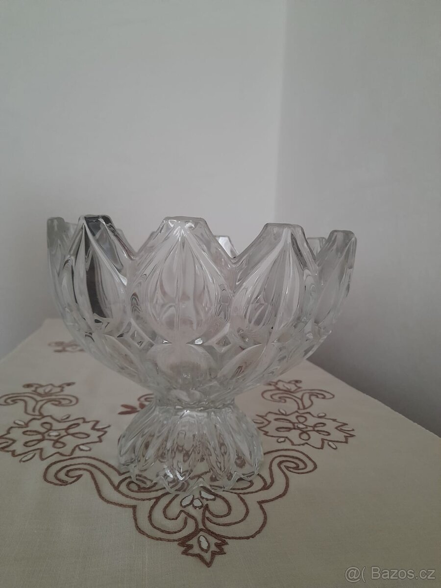 Porcelánové a skleněné sety, mísy, etažér - 6