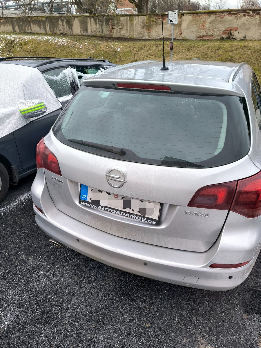 Opel Astra J 1.4 16V, 103kw, 2011 - 6