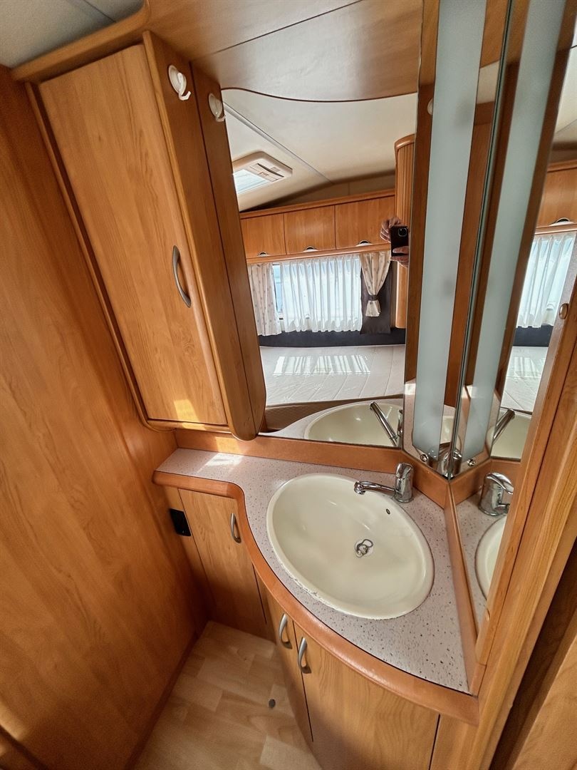 Karavan Hobby 495 Ufe excellent předstan nosič kol mover - 6