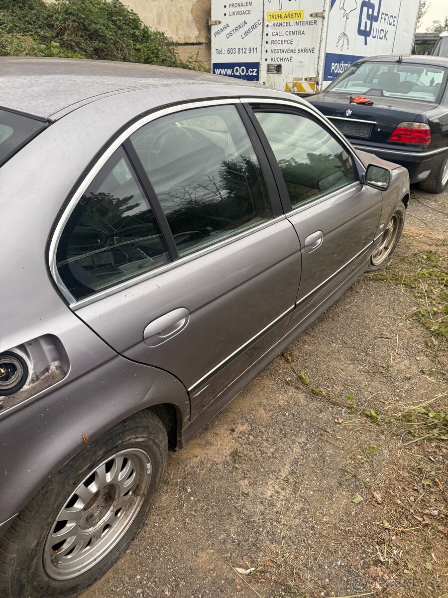 Prodám BMW E39 na díly - 6