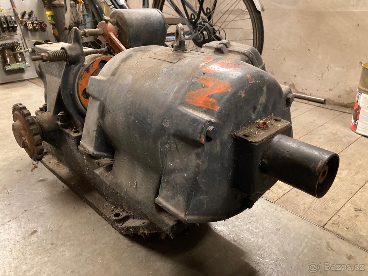 Prodám elektromotor s převodovkou a brzdou. - 6