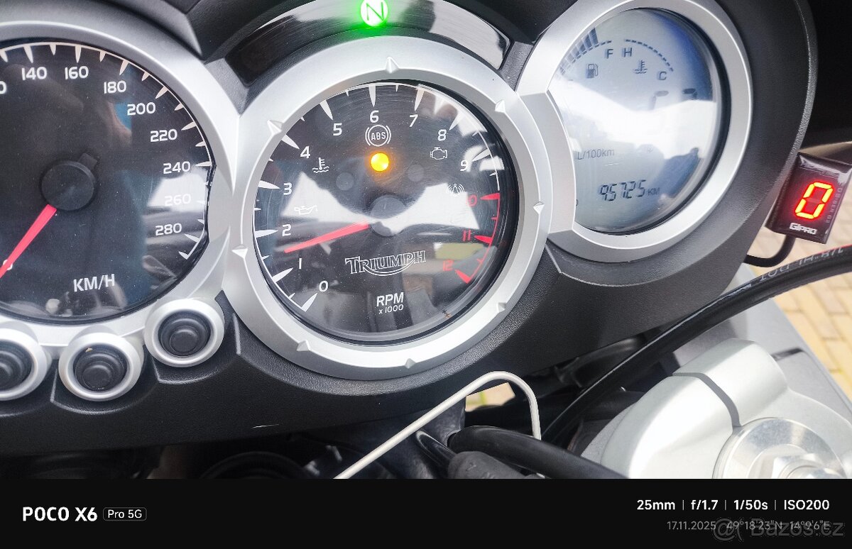 Triumph Sprint 1050st - 6