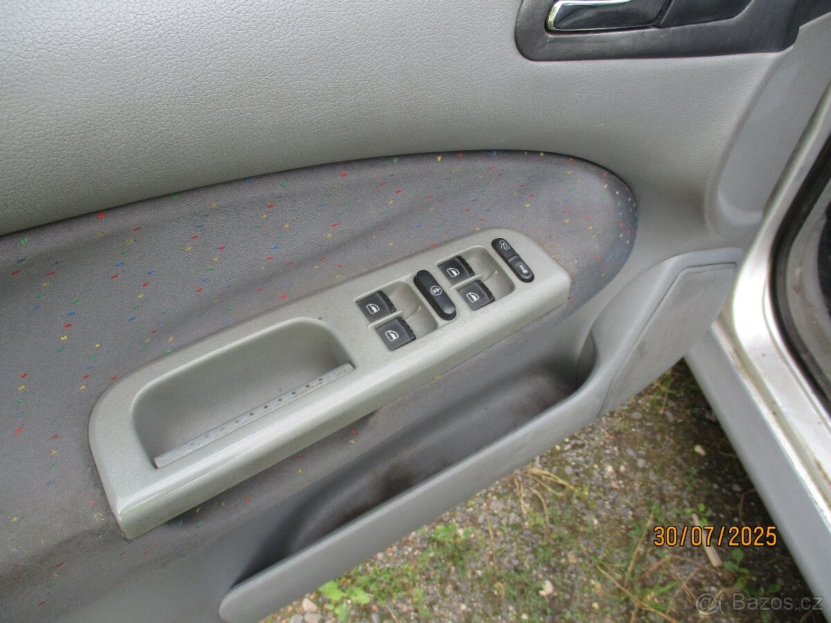 ŠKODA OKTÁVIA 1.COMBI 1,6i 75kw - 6