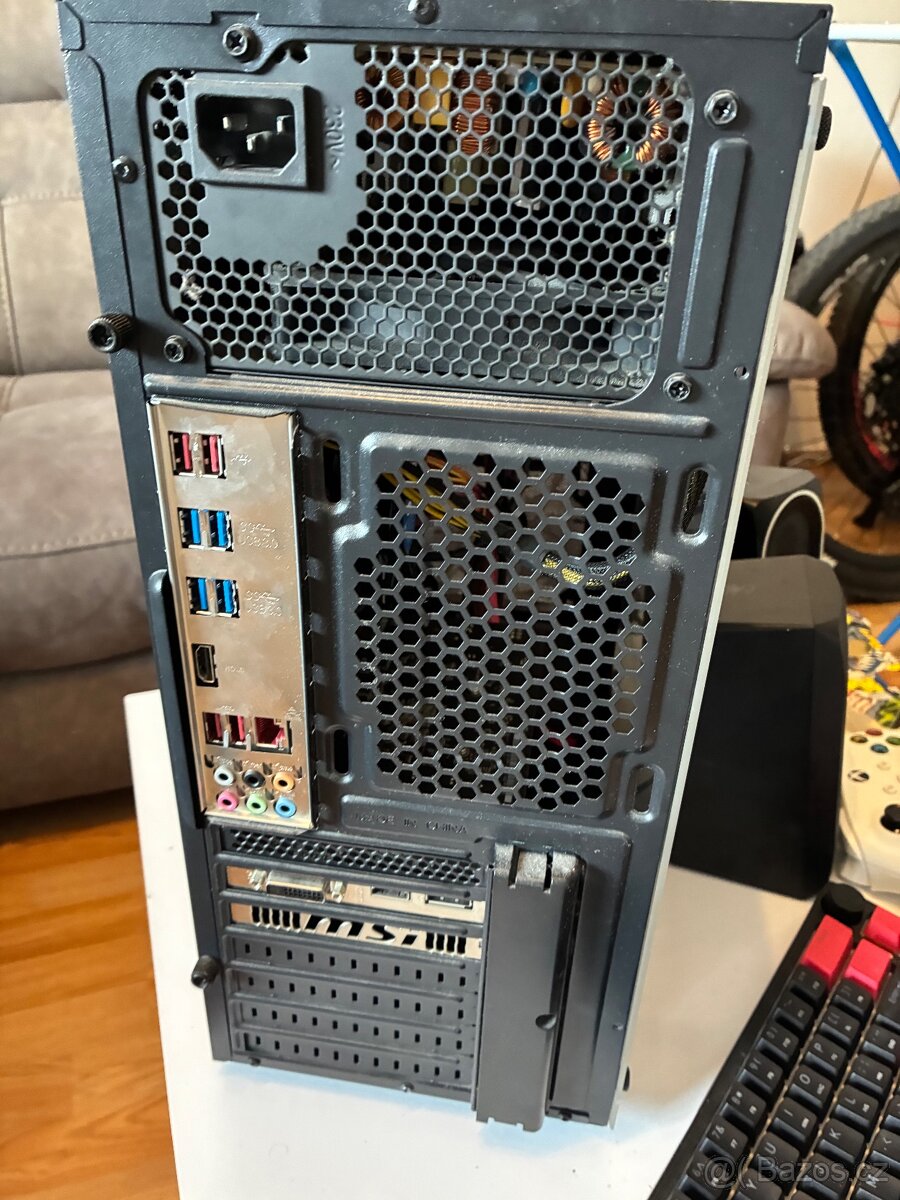 Herni počitač +příslušenství - 6