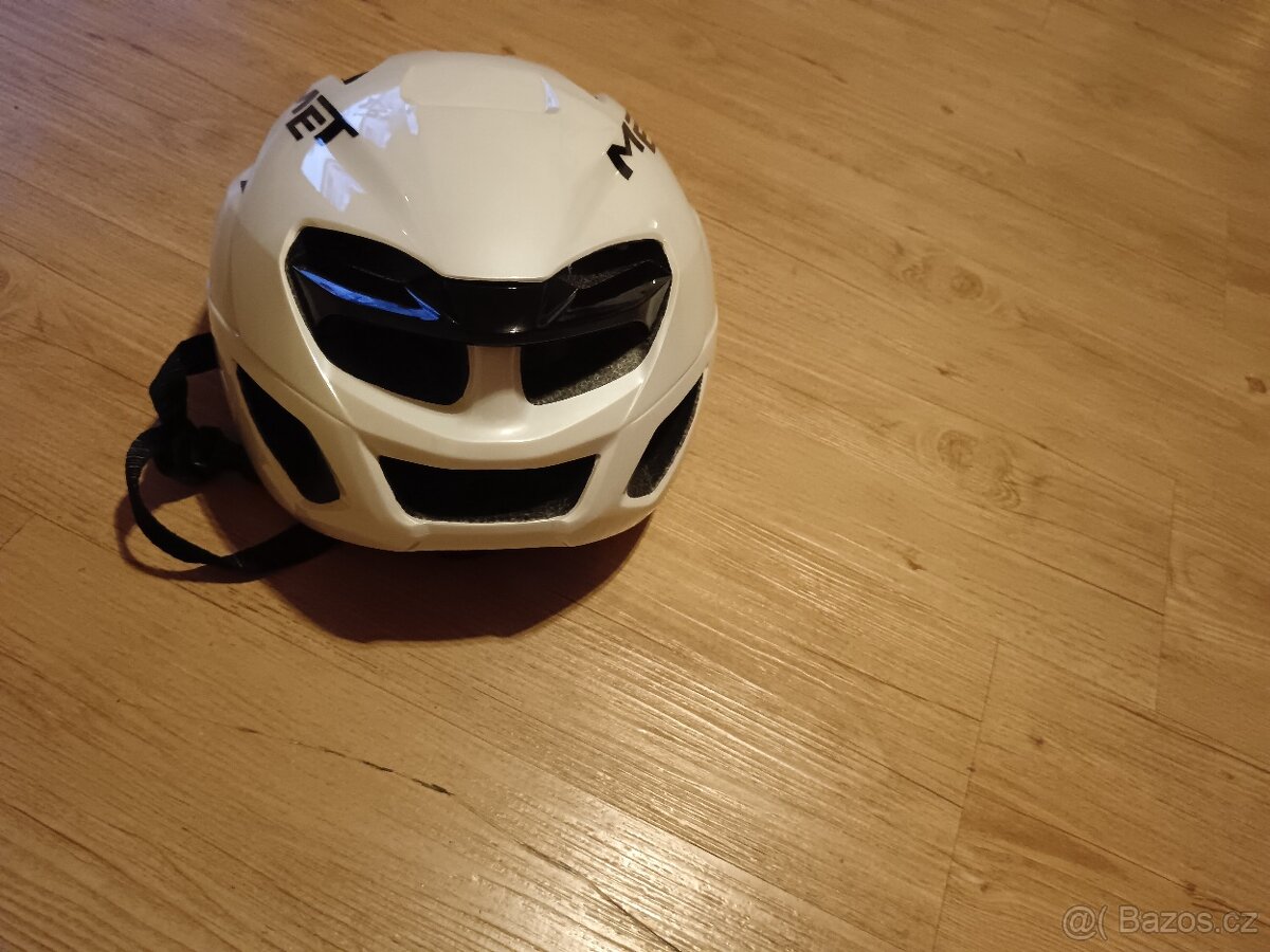 Prodám úplně nová cyklistická helma Met Rivale - 6