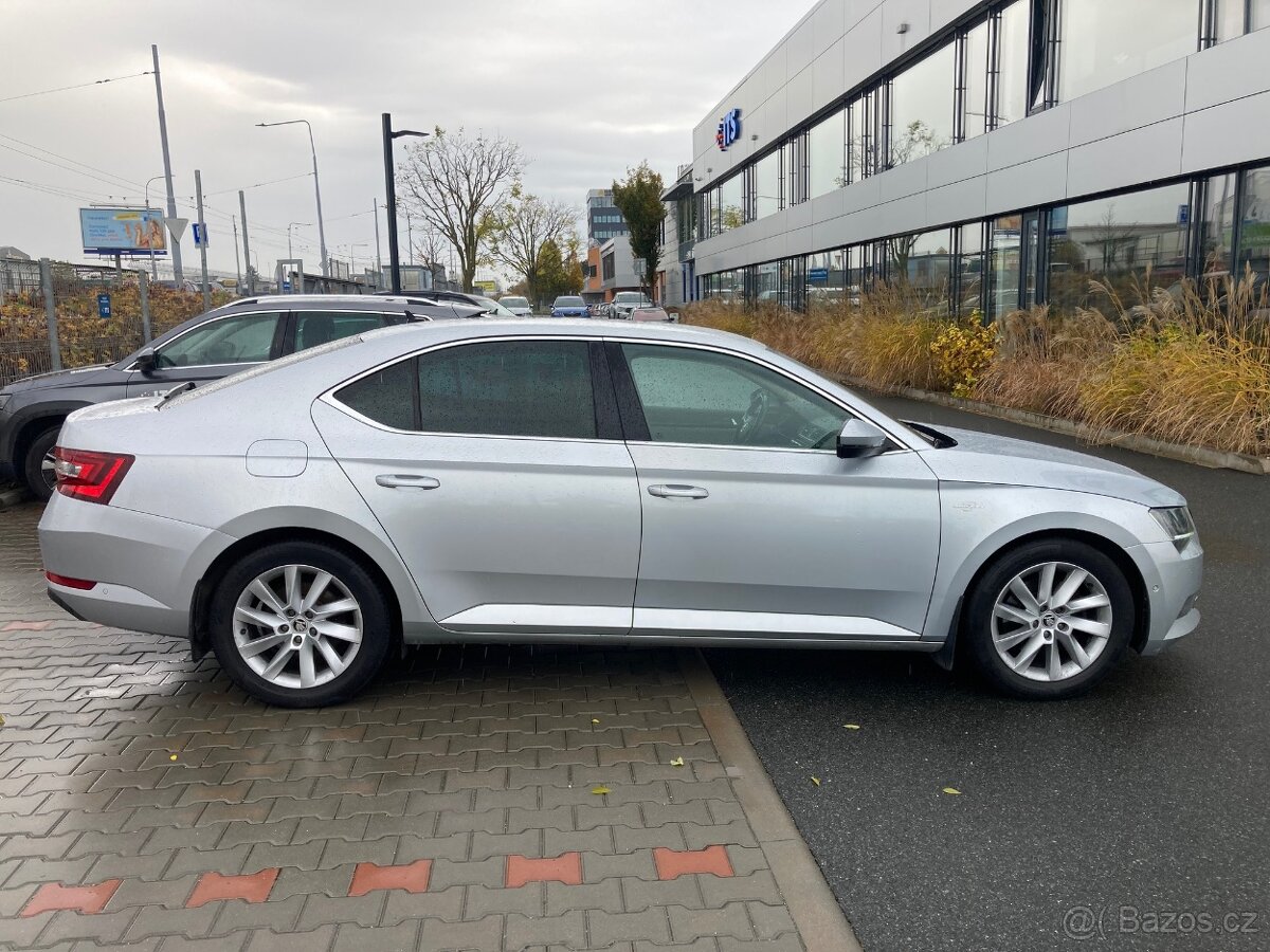 Škoda Superb 2,0tdi Laurin a Klement 140KW DSG,1.majitel - 6