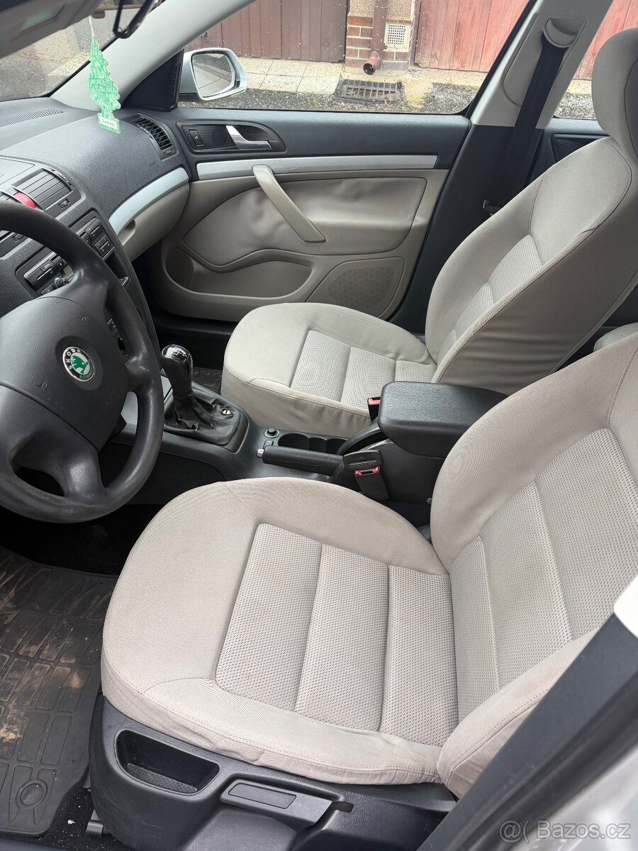Škoda Octavia 2 1.6 benzín - 6