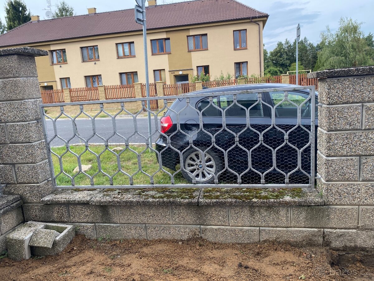 Branka s bránou + plot 4 kusy barva šedá materiál kov - 6