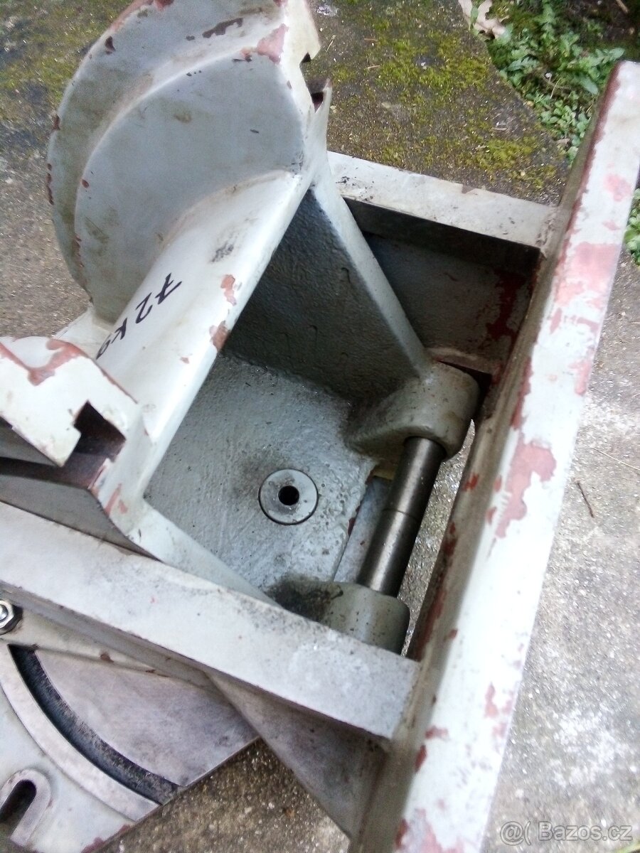 Naklápěcí natáčecí přípravek pod svěrák na fézku. 72kg - 6