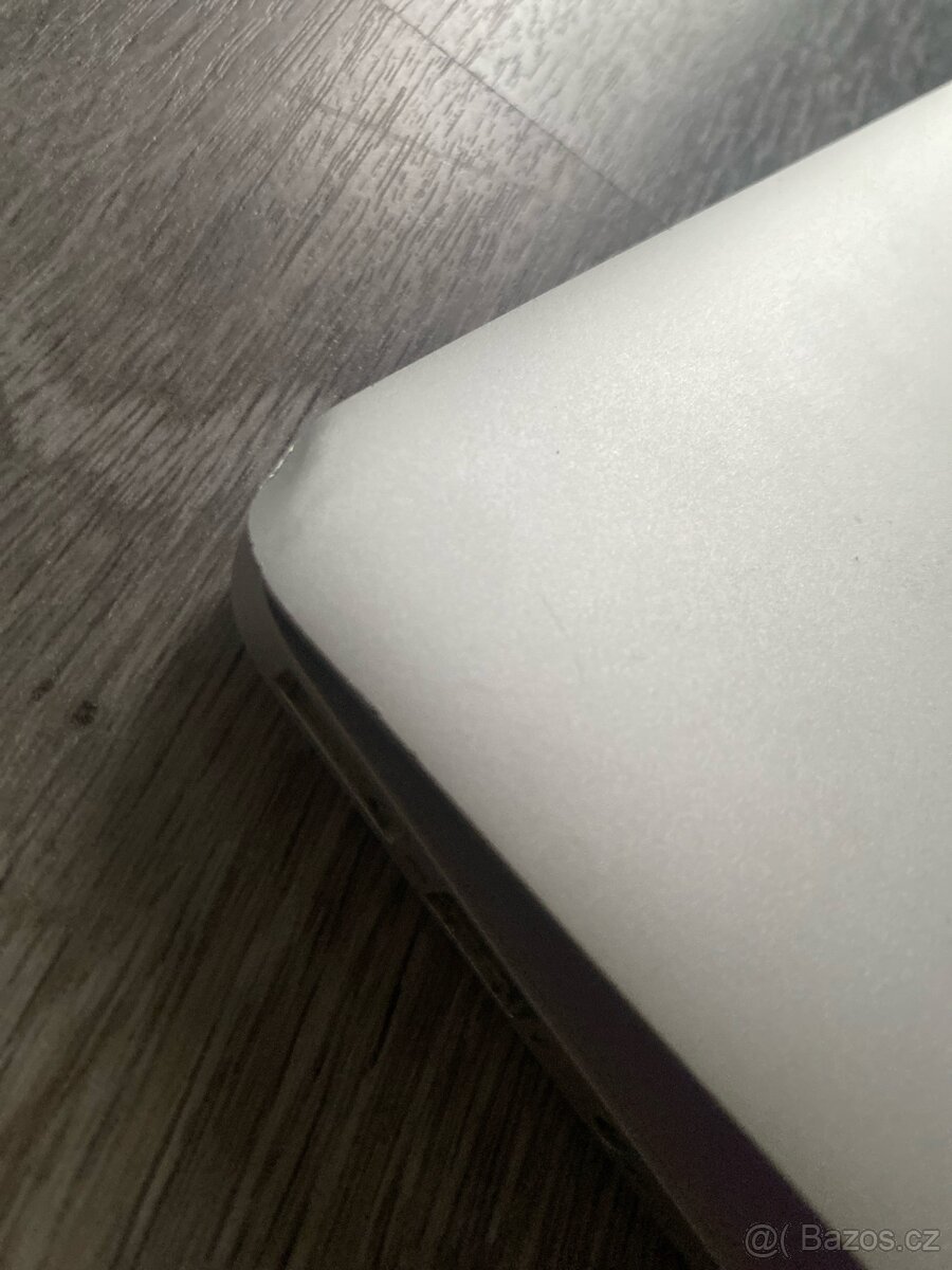 MacBook Air 2013 v špatném stavu - 6