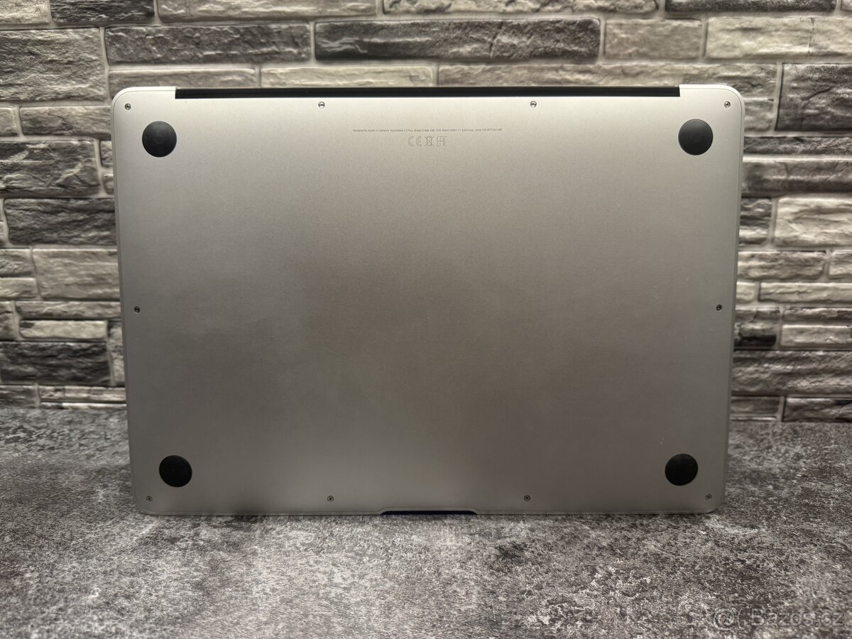 MacBook Air 13" 2017 i5 / 8GB / 128GB - 6