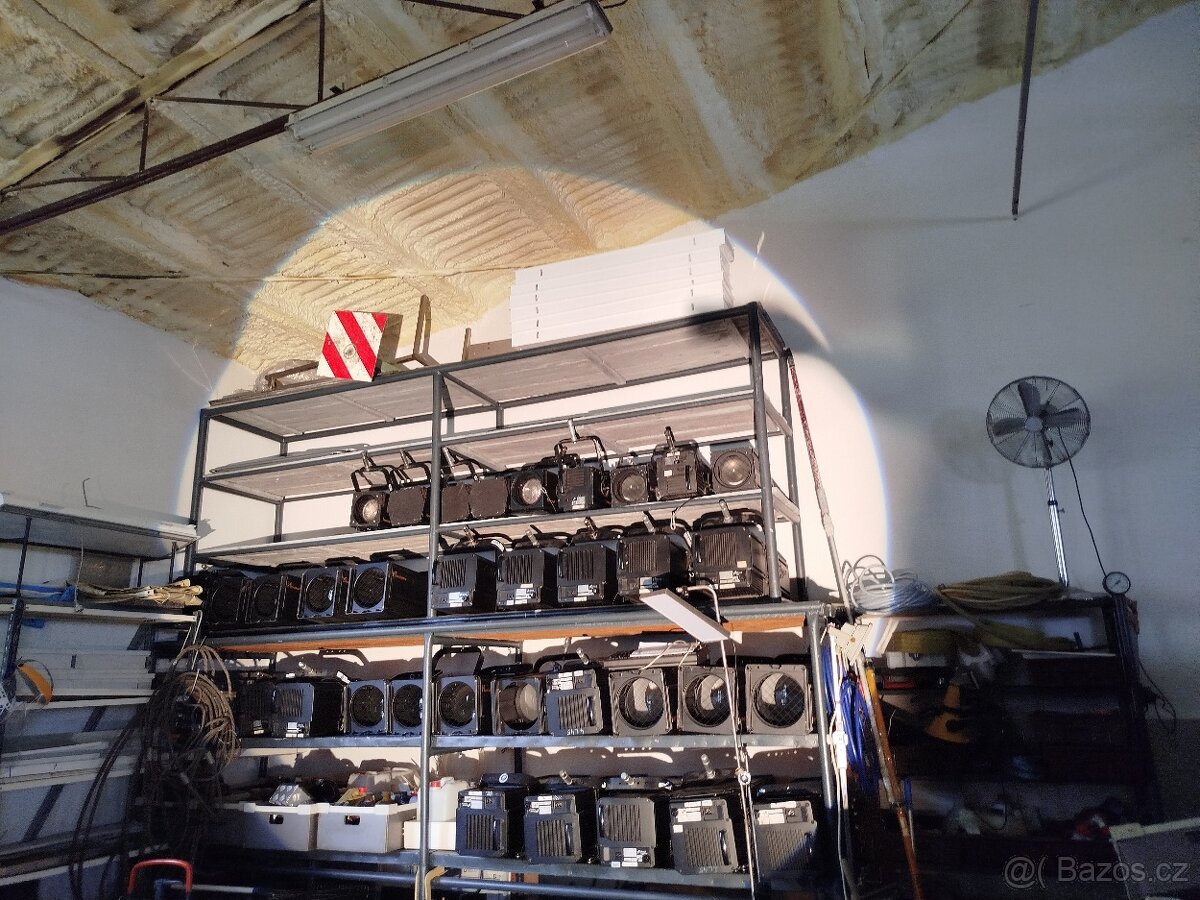 Predám Divadelní reflektor - 6