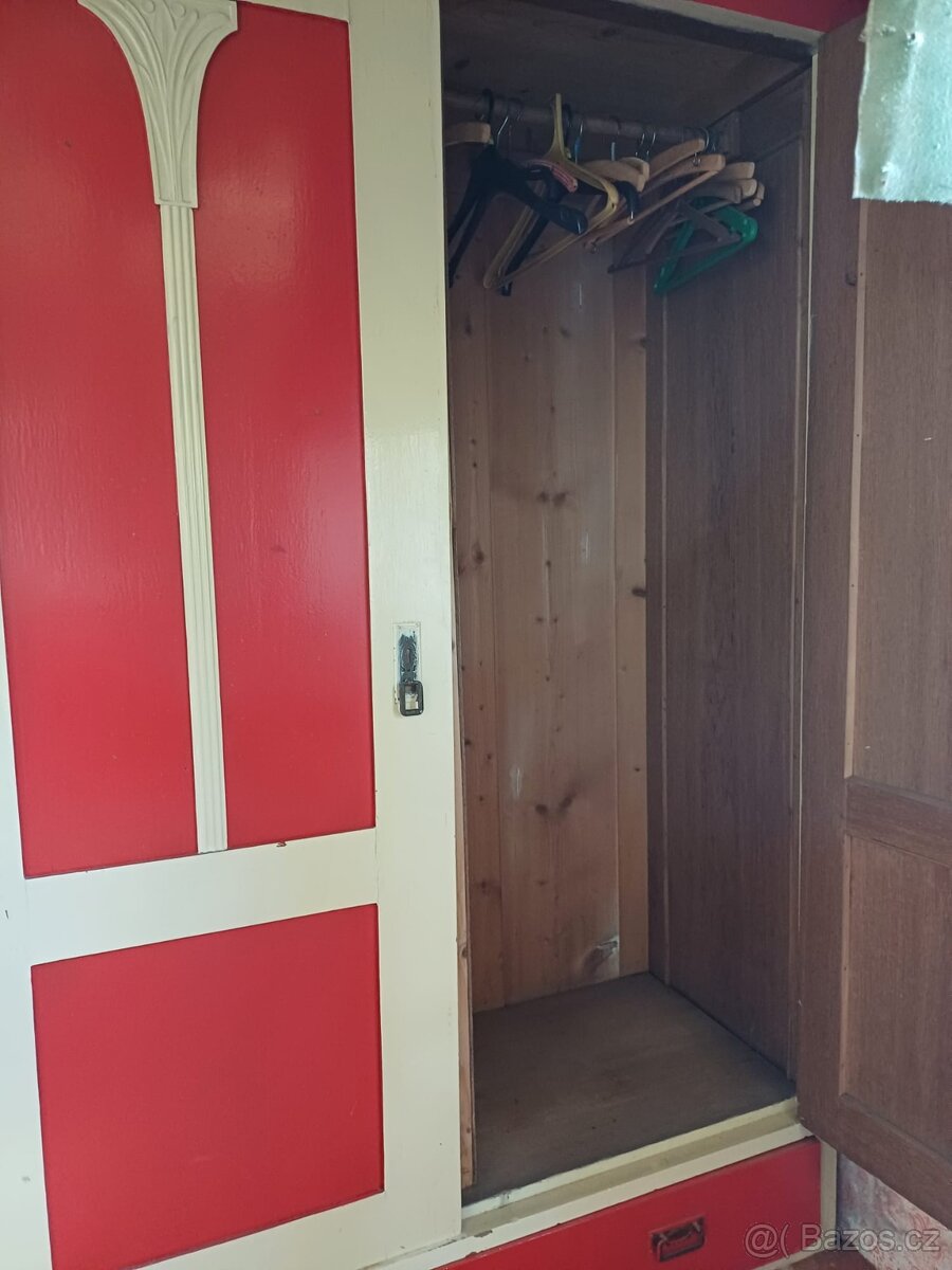 Starožitné skříně, vintage - 6