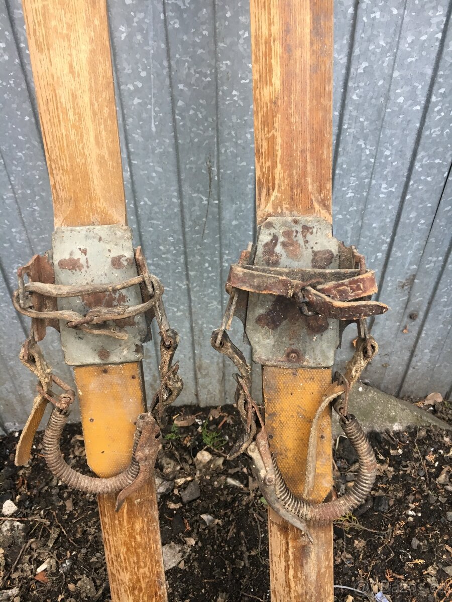 Starodávné sjezdové lyže k dekoraci - 6