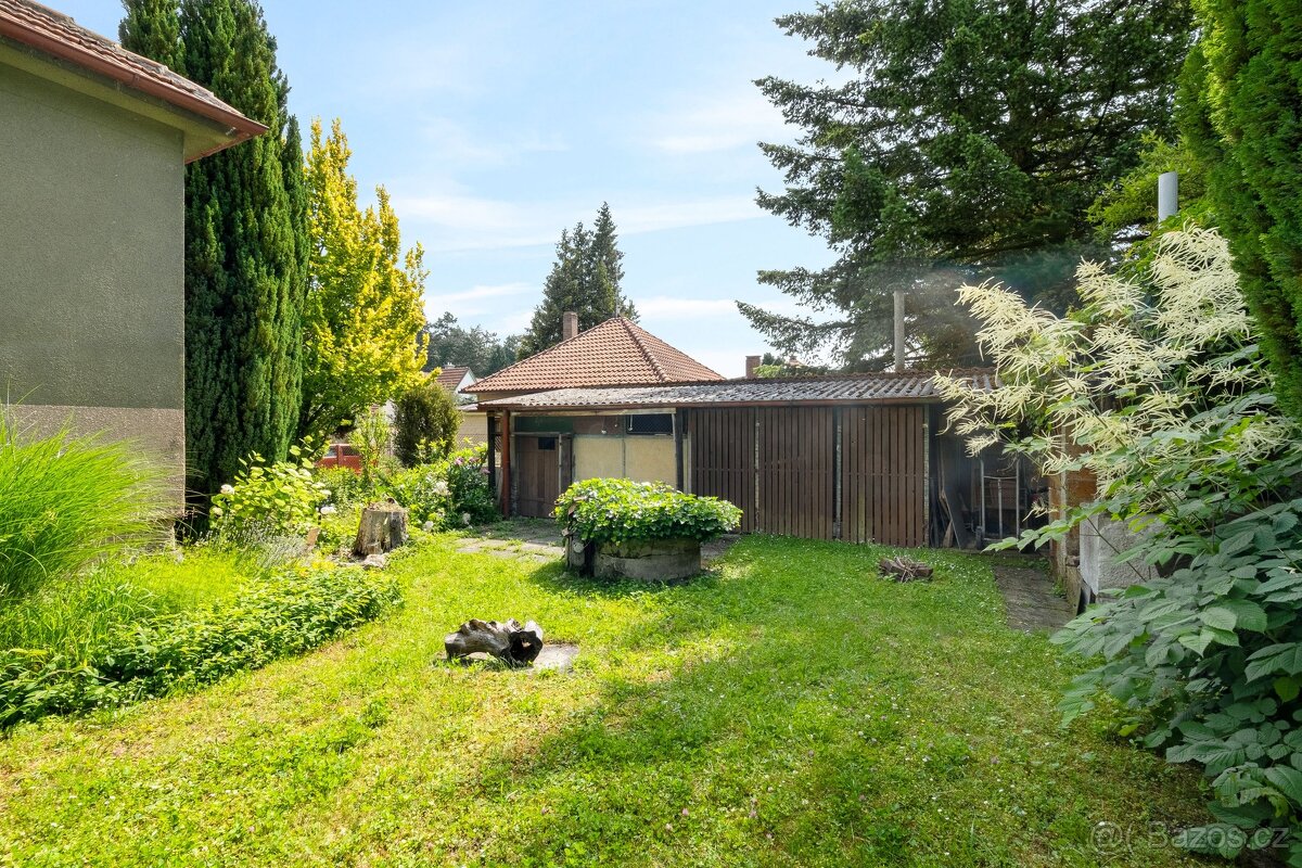 Rodinný dům s garáží, bytem a rozlehlou zahradou – Kralupy n - 6