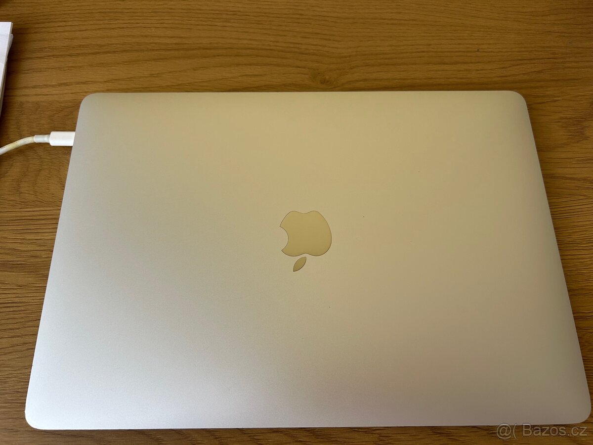 MacBook Pro 13” 2018 Touch Bar stříbrný - 6
