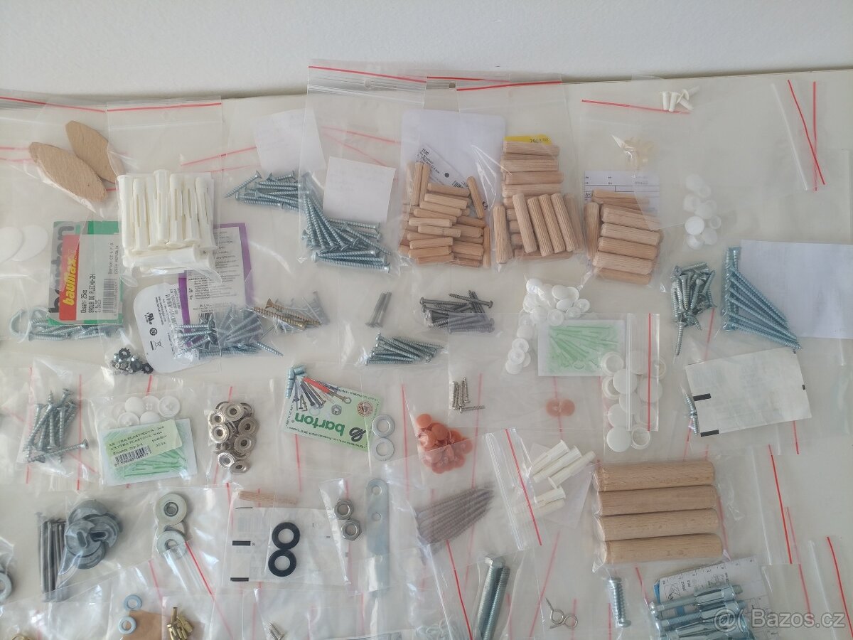 Spojovací materiál všemožného druhu, roztříděno, celkem 4 kg - 6