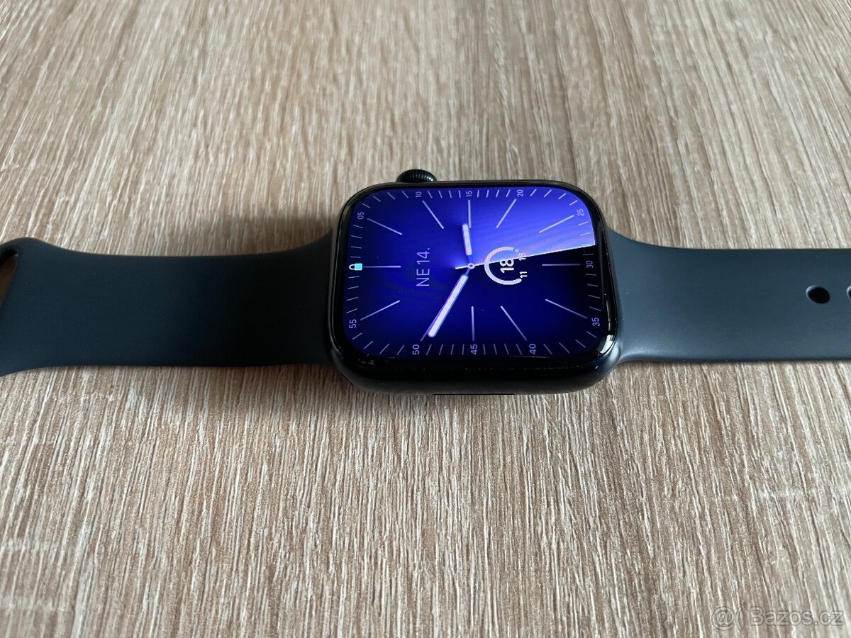 Apple Watch 7 45 mm s příslušenstvím - 6